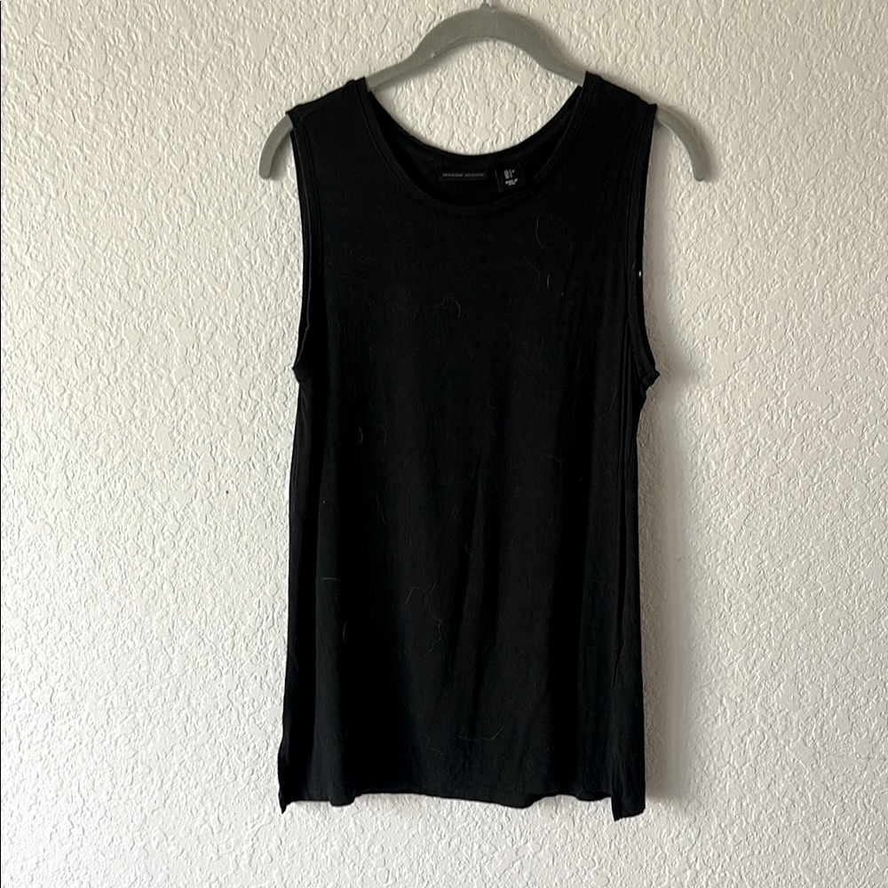 Adrienne Vittadini Black Sleeveless Tank – Classic Knit Minimalist
